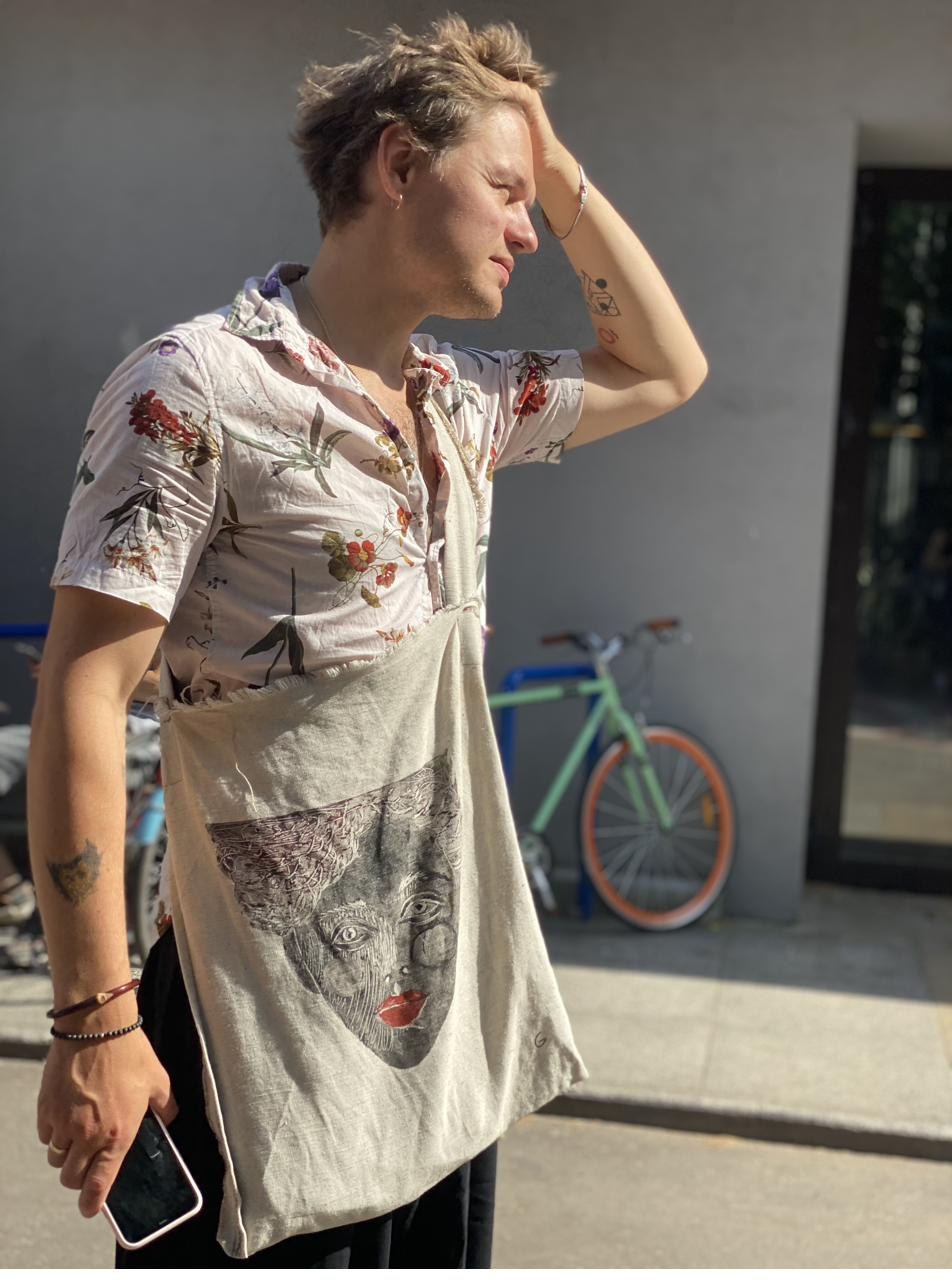 Floral shirt with printed monotype tote bag
